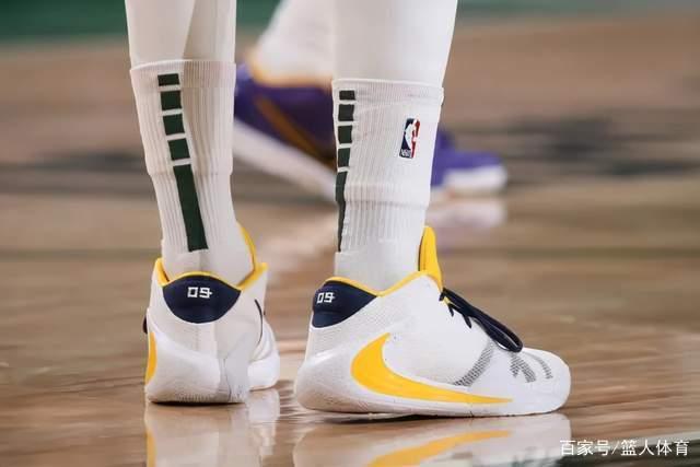 阿劳霍抵达巴萨总部即将续约 新合同2031年到期